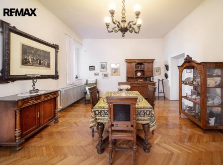 hala v přízemí | Prodej - nájemní dům, 193 m²