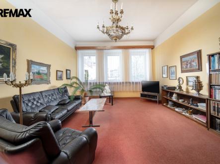 obývací pokoj v 1. patře | Prodej - nájemní dům, 193 m²