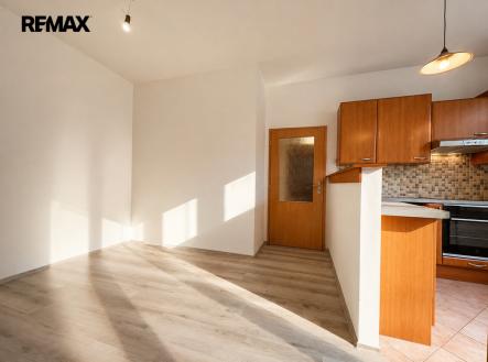 Obývací pokoj s kuchyňským koutem | Pronájem bytu, 2+kk, 41 m²