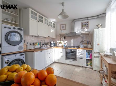 Kuchyňský kout včetně spotřebičů. | Pronájem bytu, 3+kk, 83 m²