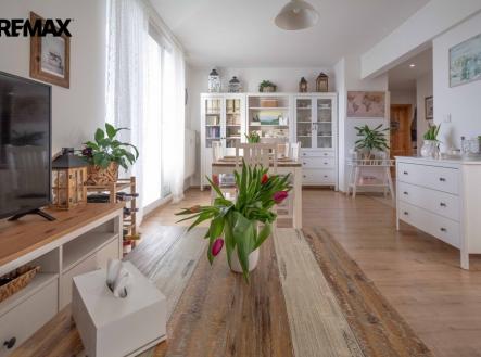 Velmi prostorný obývací pokoj s jídelnou. | Pronájem bytu, 3+kk, 83 m²