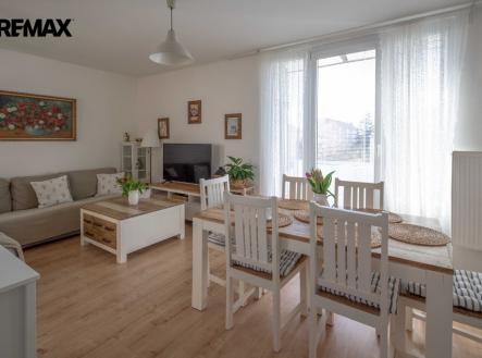 Velmi prostorný obývací pokoj s jídelnou. | Pronájem bytu, 3+kk, 83 m²