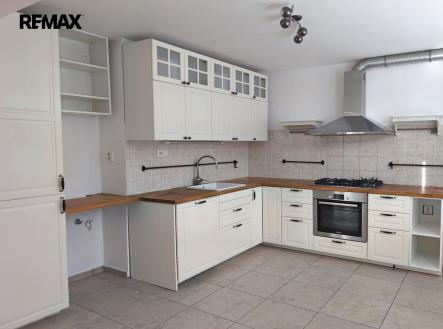 Kuchyně s prostorem na pračku a sušičku. | Pronájem bytu, 3+1, 83 m²