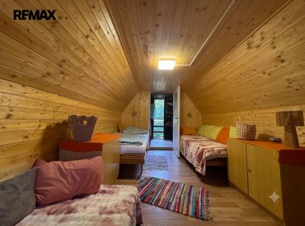 spani-v-patre-disponuje-samostatnou-koupelnou-a-balkonem-do-zahrady..jpg | Prodej - chata/rekreační objekt, 44 m²