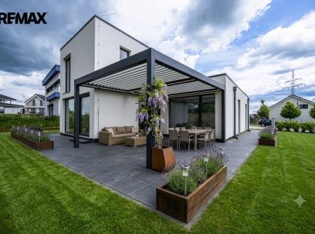 Vizualizace možného stavu terasy s bioklimatickou pergolou... | Prodej - dům/vila, 230 m²