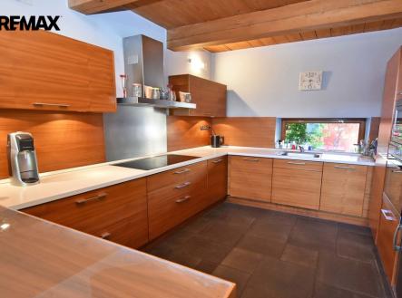 Obývací pokoj s kuchyňským koutem. | Pronájem - dům/vila, 164 m²