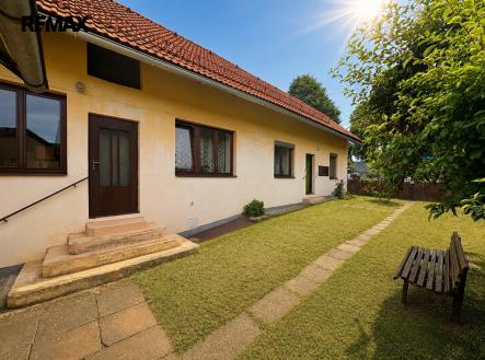 Pohled na dům z nádvoří | Prodej - dům/vila, 120 m²