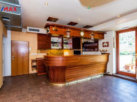 2-kuchynka-bar.jpg | Pronájem - jiné, 175 m²