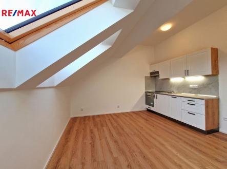 20231017-155628.jpg | Pronájem bytu, 1+kk, 28 m²