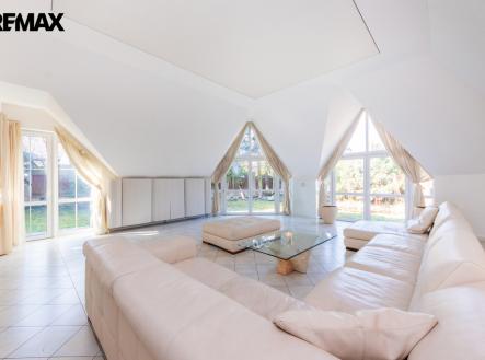 1-5-obyvaci-pokoj.jpg | Prodej - kanceláře, 433 m²