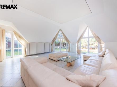 1-5-obyvaci-pokoj.jpg | Prodej - kanceláře, 433 m²