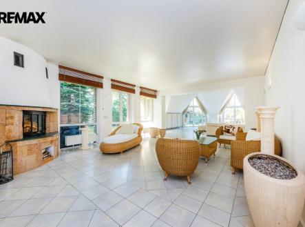 1-8-hala.jpg | Prodej - kanceláře, 433 m²