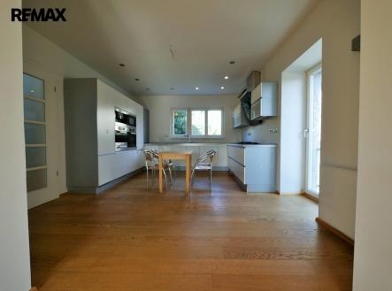 foto001.jpg | Pronájem - dům/vila, 260 m²