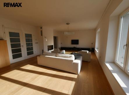 foto002.jpg | Pronájem - dům/vila, 260 m²