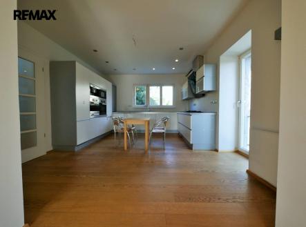 foto001.jpg | Pronájem - dům/vila, 260 m²