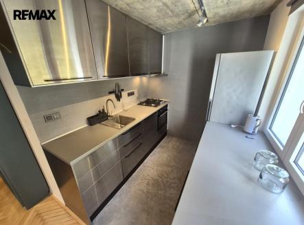 obrazek-whatsapp-2025-10-30-v-18.57.59-c18b9fd6-1.jpg | Pronájem bytu, 2+kk, 77 m²