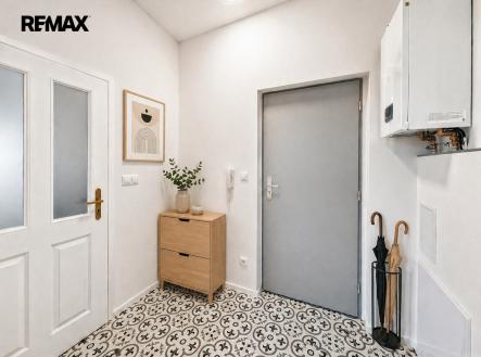 file-0000000084e071f8a875782406d1d8f8.png | Pronájem bytu, 1+kk, 28 m²