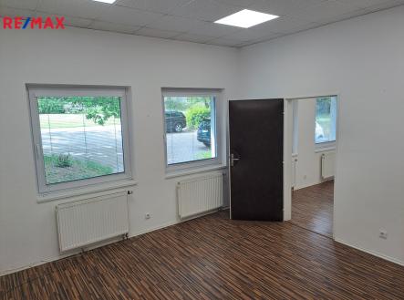 20250505-105909.jpg | Pronájem - kanceláře, 34 m²