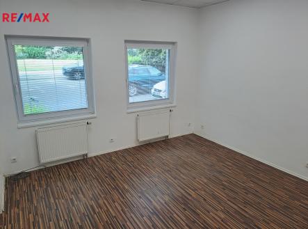 20250505-105837.jpg | Pronájem - kanceláře, 34 m²