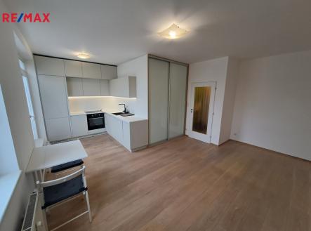 20260209-153319.jpg | Pronájem bytu, 1+kk, 42 m²