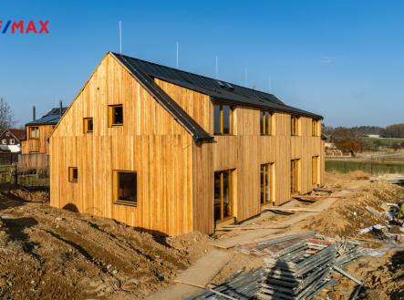 zbyny-01.jpg | Prodej bytu, 3+kk, 67 m²