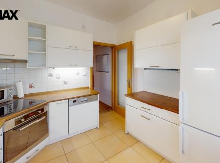 31-havirovska-424-praha-letnany-kitchen-1.jpg | Prodej bytu, 3+1, 77 m²