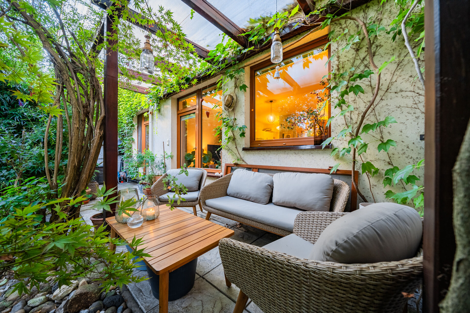 Prodej bytu 4kk, 94 m2, se zahradou a parkováním, ulice Nad Okrouhlíkem, Praha 8