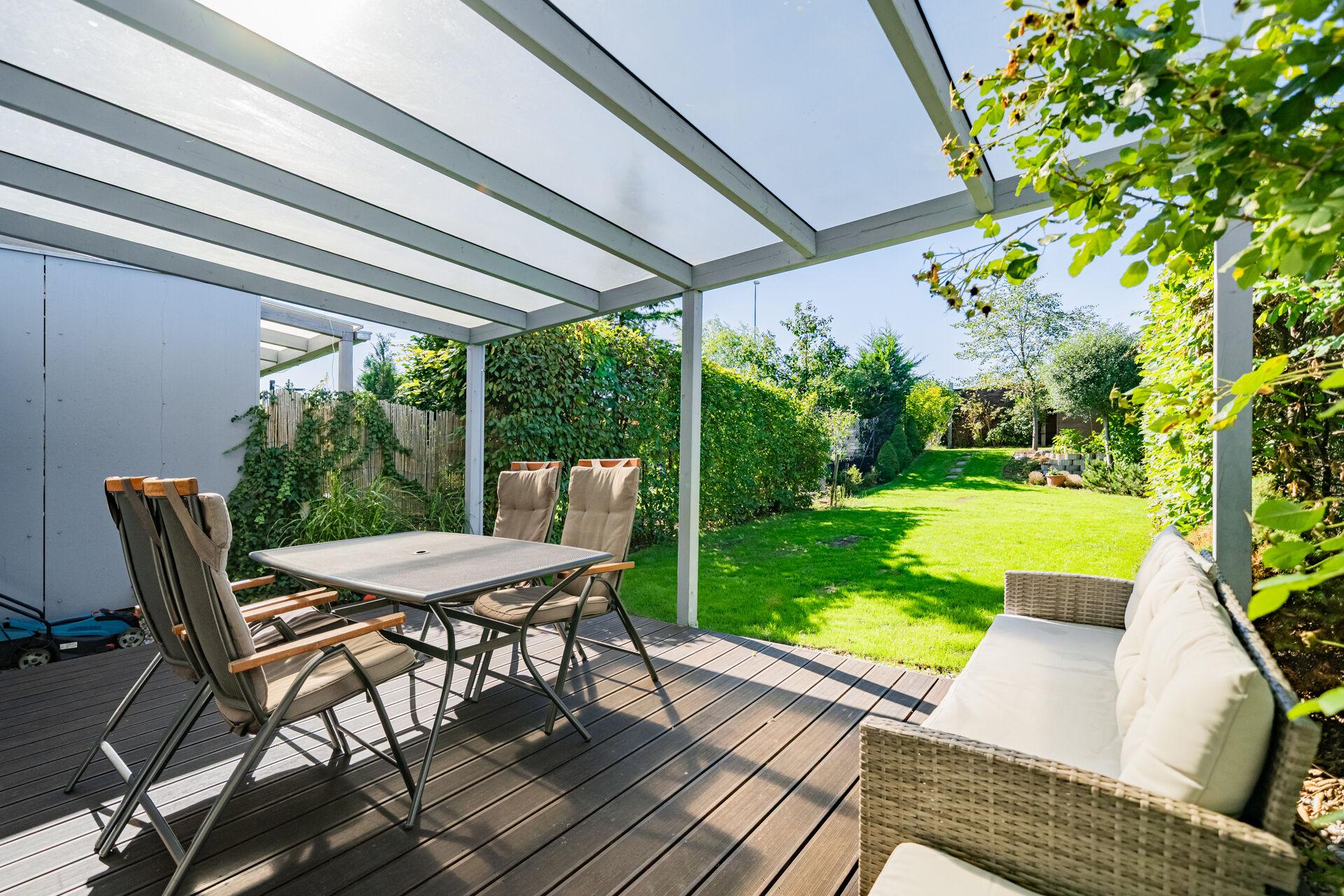 Prodej domu 4kk, 109 m², s garáží, terasou a zahradou, pozemek 288 m², ul. Lhenická, Praha-Cholupice