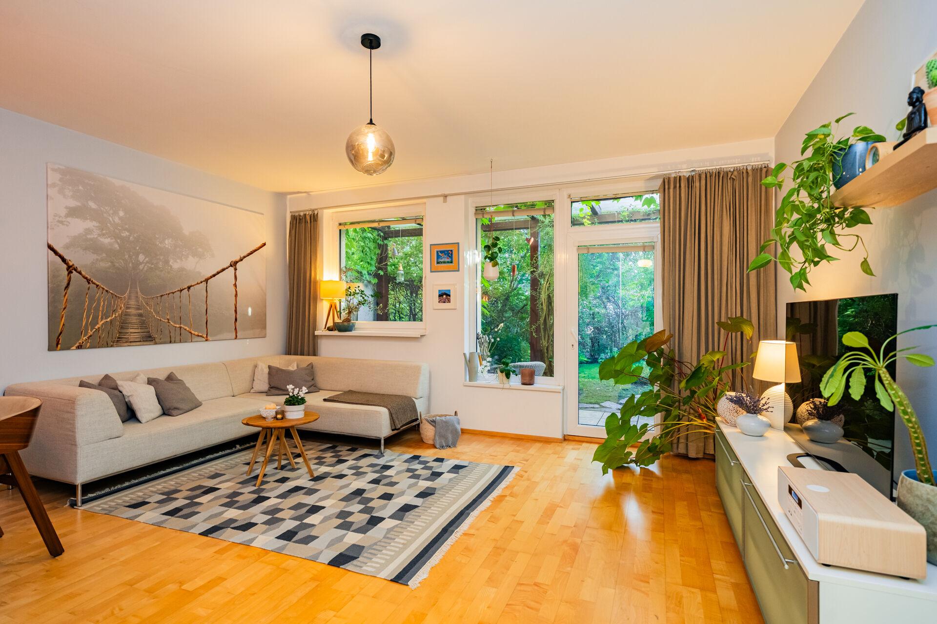 Prodej bytu 4kk, 94 m2, se zahradou a parkováním, ulice Nad Okrouhlíkem, Praha 8