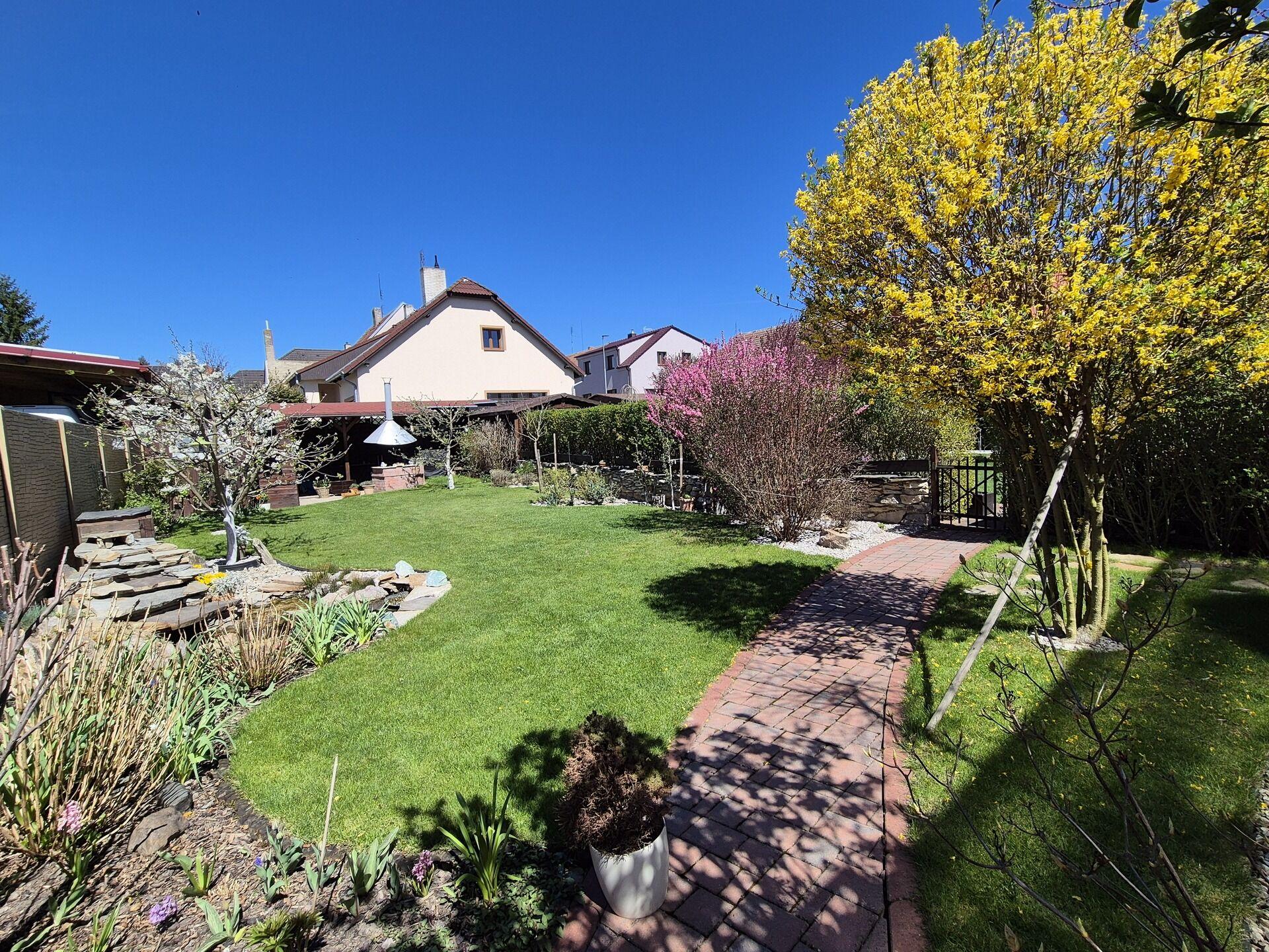 Prodej nemovitosti, 146 m2, šatna, půda, pozemek 420 m2, ul. Křivoklátská, Unhošť
