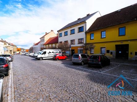 boční pohled | Prodej - nájemní dům, 807 m²