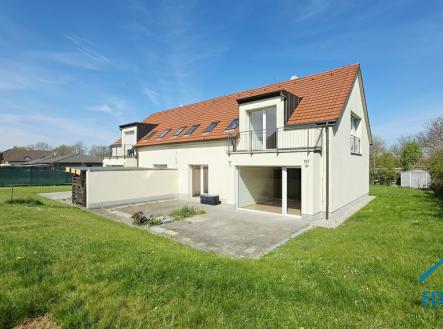 Pronájem - dům/vila, 227 m²