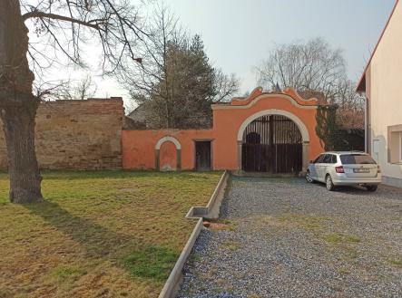 5 | Prodej - dům/vila, 450 m²