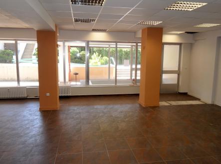 2 | Pronájem - obchodní prostor, 112 m²
