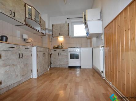 1737477021_G2TBCxpwZg.jpg | Prodej - dům/vila, 300 m²