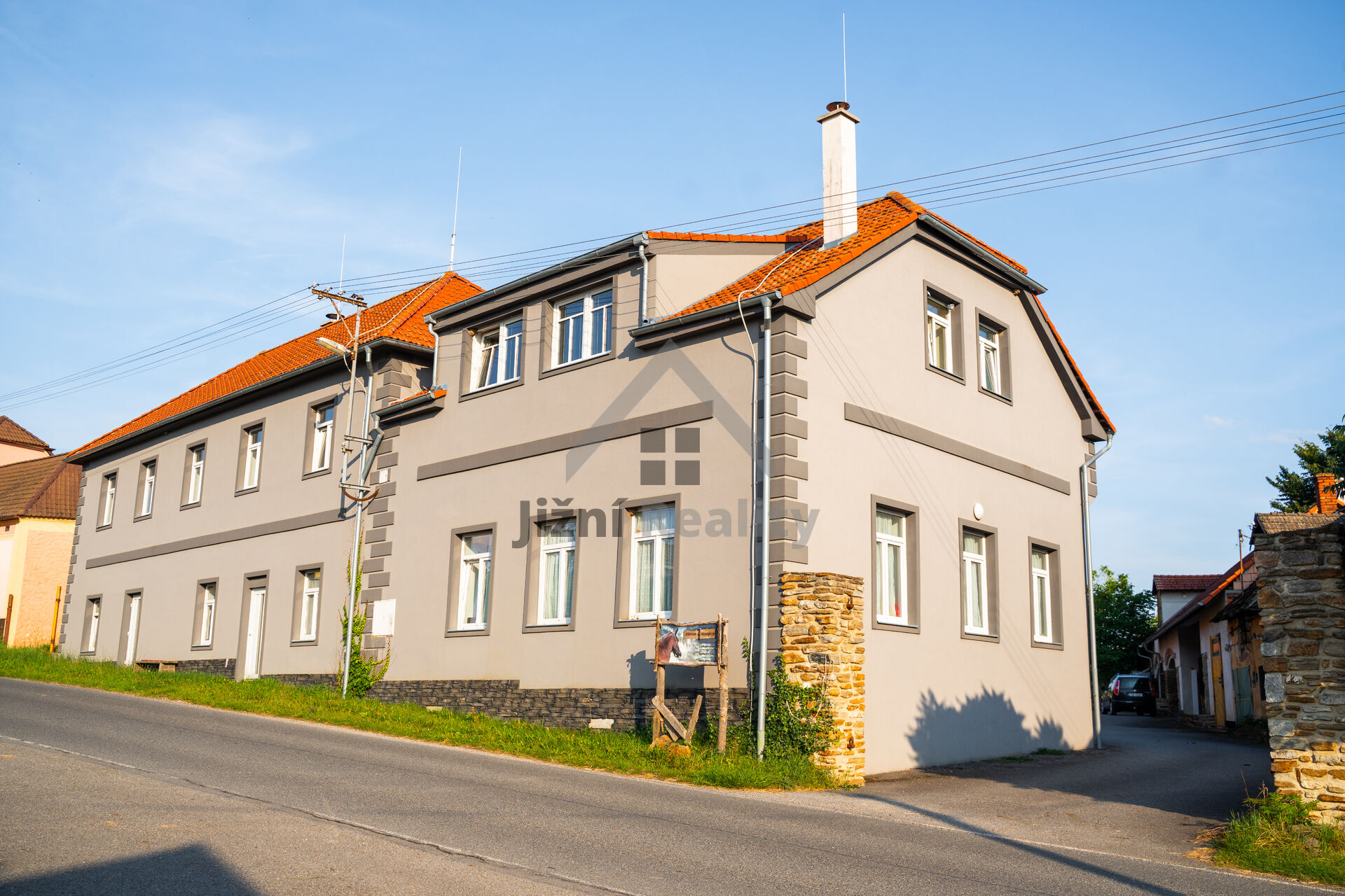 Prodej zemědělské usedlosti s pozemky a penzionem