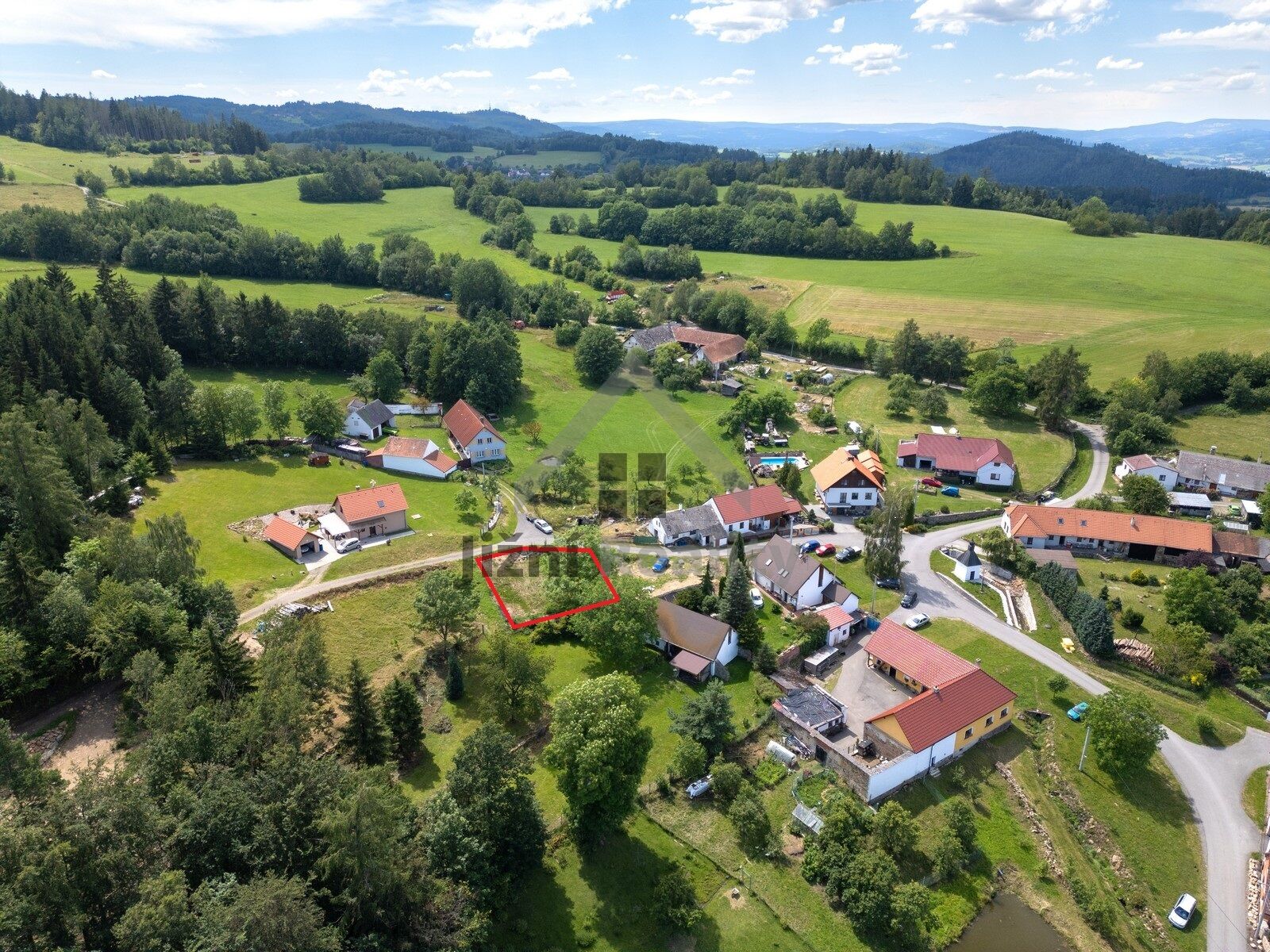 Stavební parcela 421 m2 v Horních Nakvasovicích