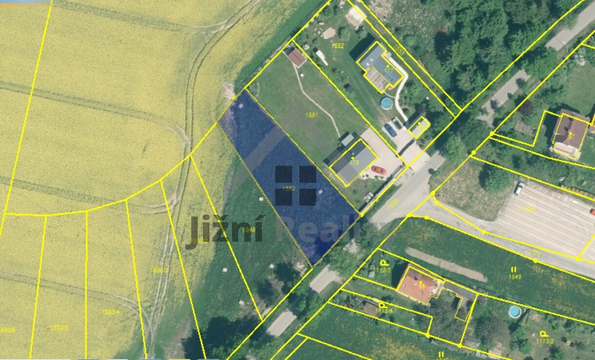 Stavební parcela 1.032 m2 v obci Vlastce