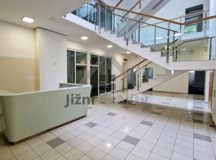 Pronájem - obchodní prostor