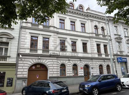 Pronájem - kanceláře, 1 054 m²