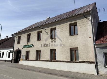 Prodej - nájemní dům, 900 m²