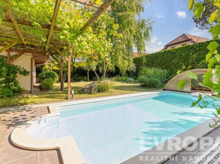 bazén | Prodej - dům/vila, 272 m²