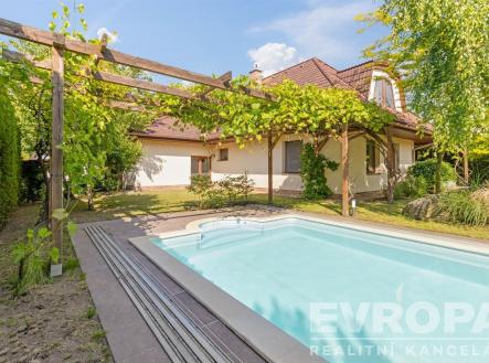 dům s bazénem | Prodej - dům/vila, 272 m²