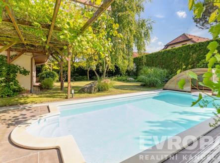 bazén | Prodej - dům/vila, 272 m²