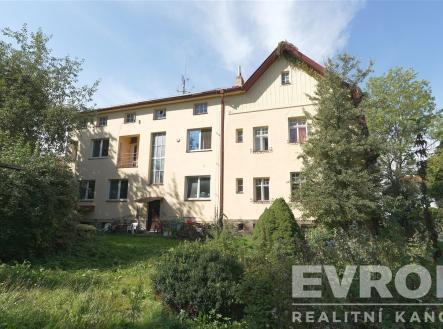 pohled ze zahrady od V | Prodej - dům/vila, 344 m²