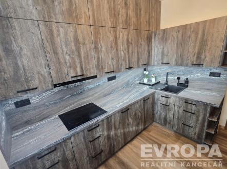 . | Pronájem bytu, 3+1, 90 m²