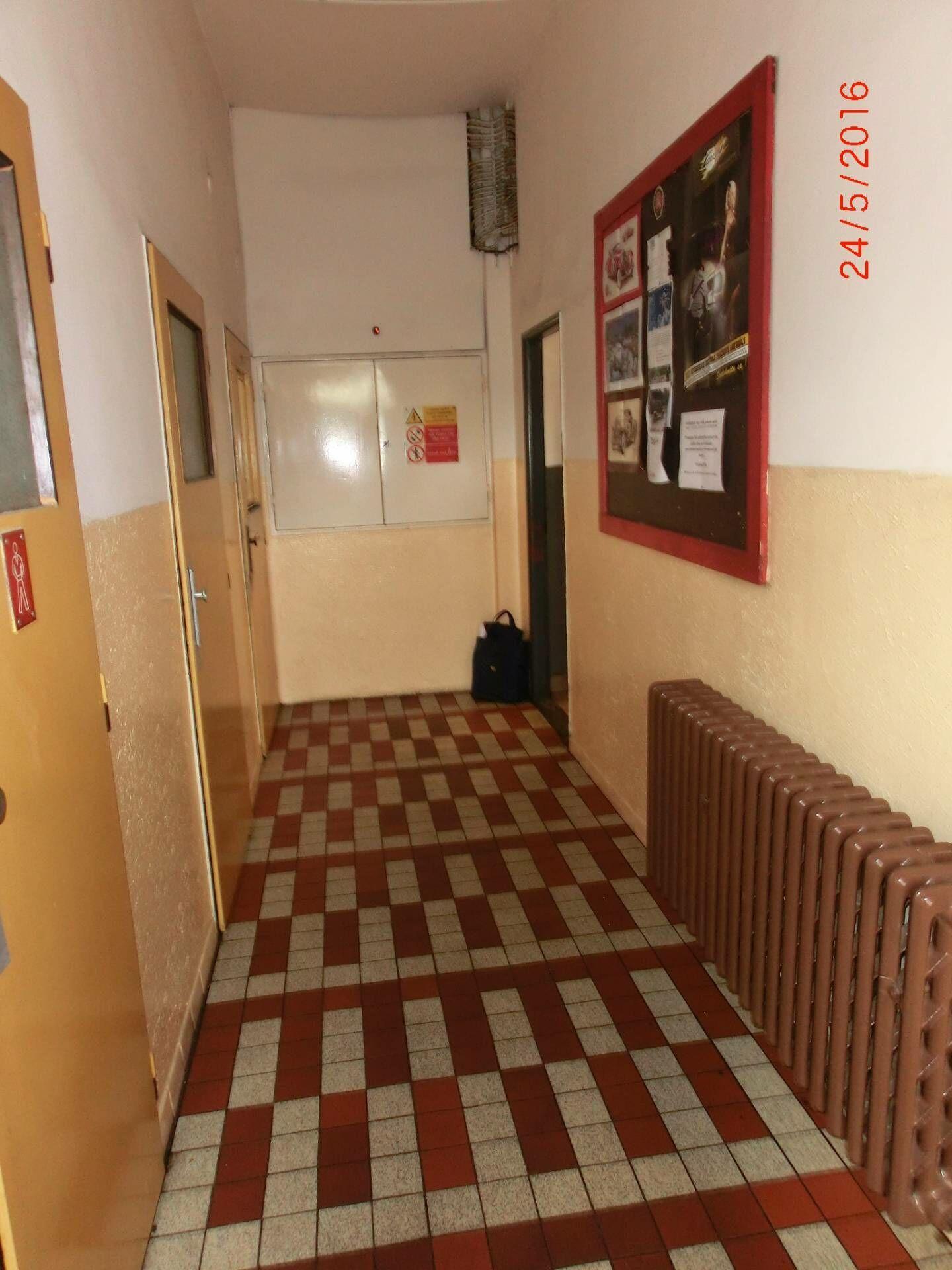 Pronájem části vybavené autodílny - 1 stání, Karlovy Vary - Západní ulice