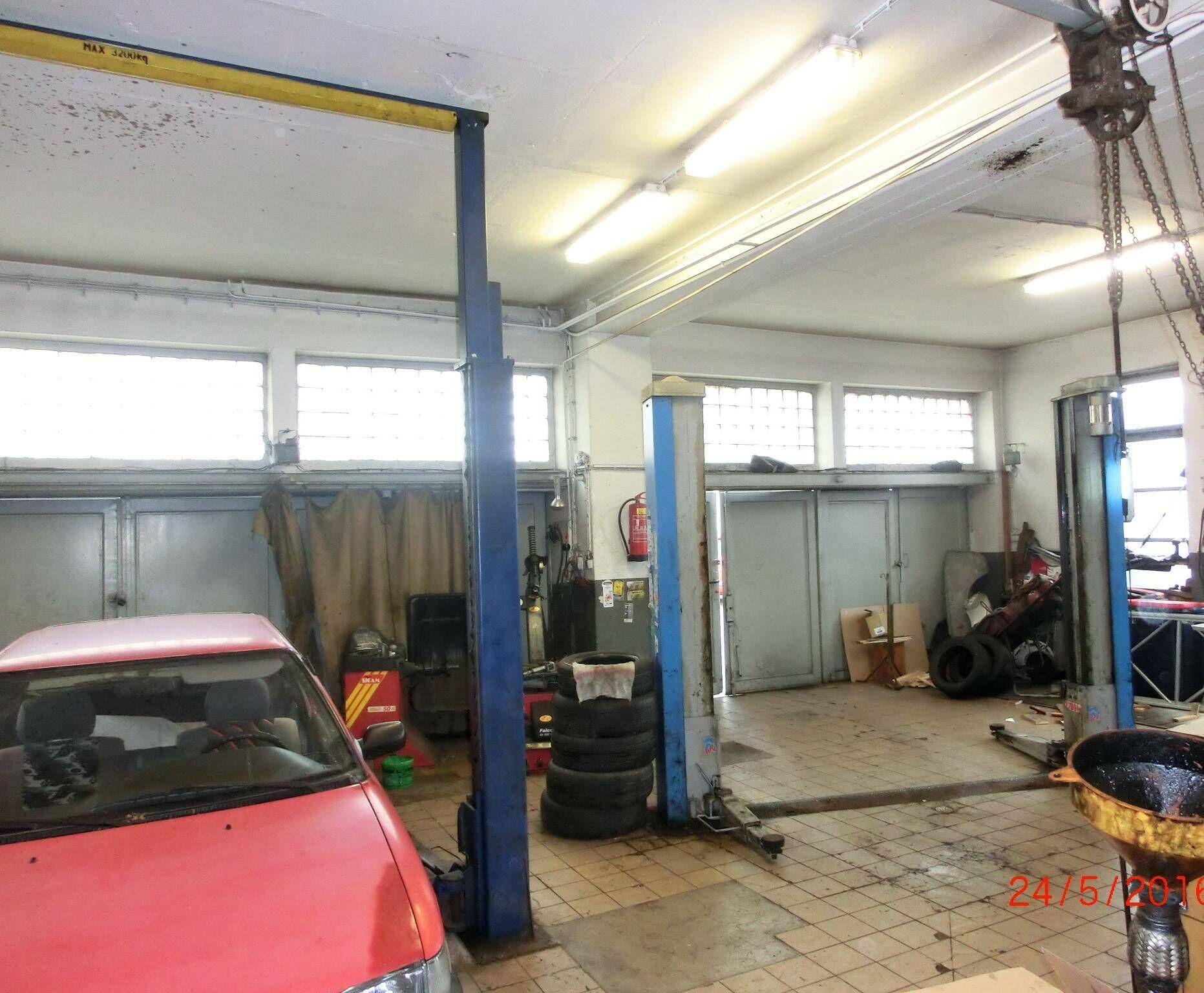 Pronájem části vybavené autodílny - 2 stání, Karlovy Vary - Západní ulice