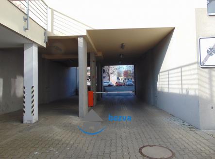 4 | Pronájem - malý objekt/garáž