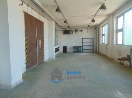 3 | Pronájem - komerční objekt, výroba, 377 m²